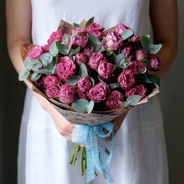 букет пионовидных роз